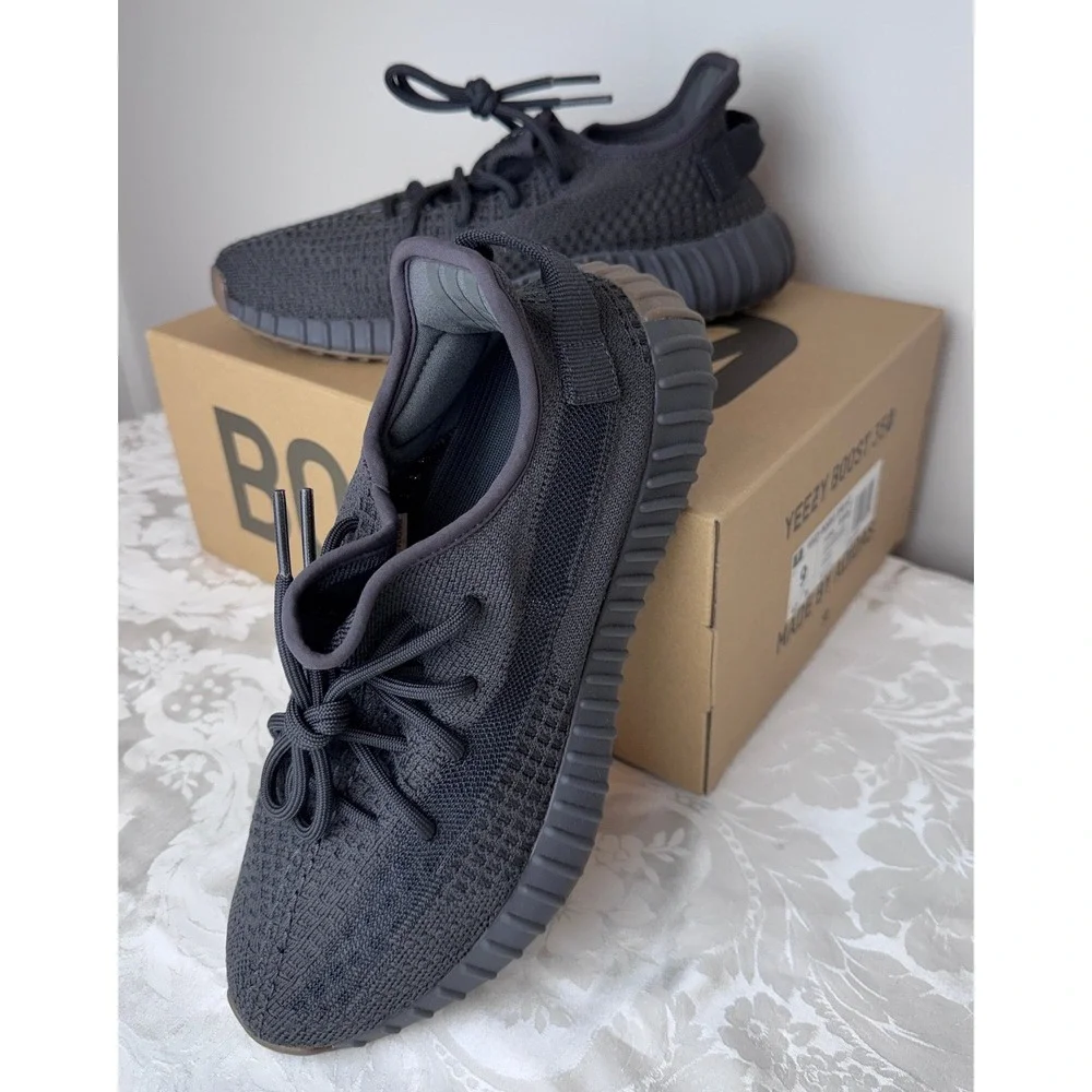 Adidas Yeezy Boost 350 V2 Cinder Charcoal Black Gum FY2903 Mens 9